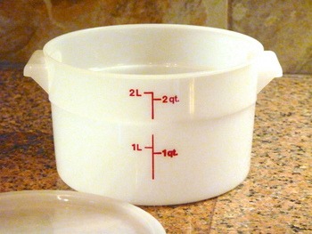 Dough Rising and Storage Bucket w/Lid - 2 qt. Round