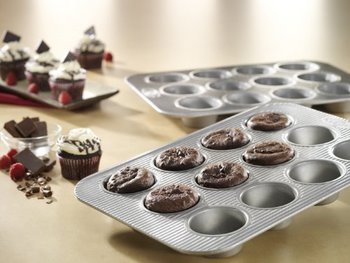 https://breadtopia.com/wp-content/uploads/2014/06/USA-12-Cup-Muffin-Pan.jpg